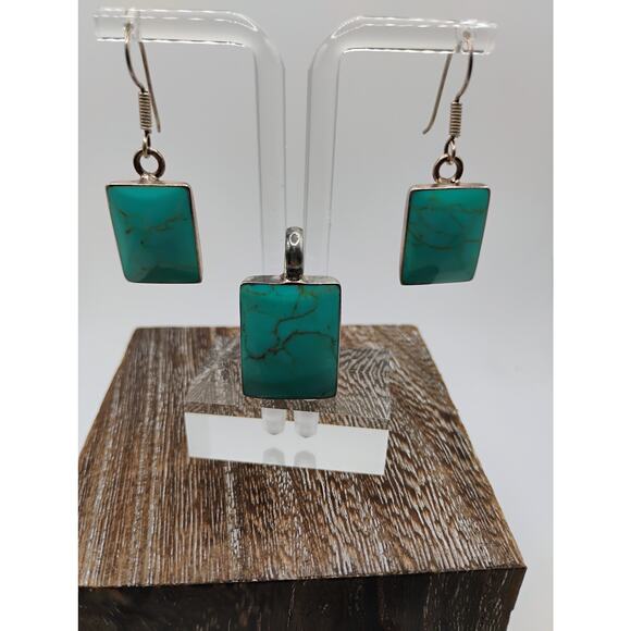Turquoise Pendant and Earring set in Sterling Silver - Picture 2 of 4
